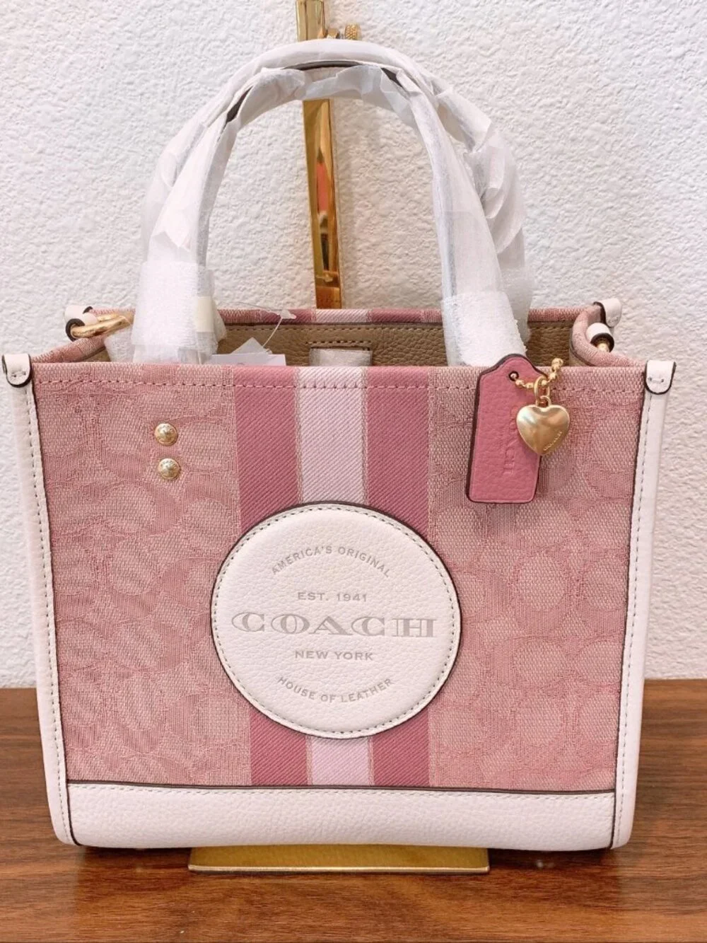 NWT Coach Dempsey Tote Bag 22 In Signature Jacquard Heart C7965 100% authentic